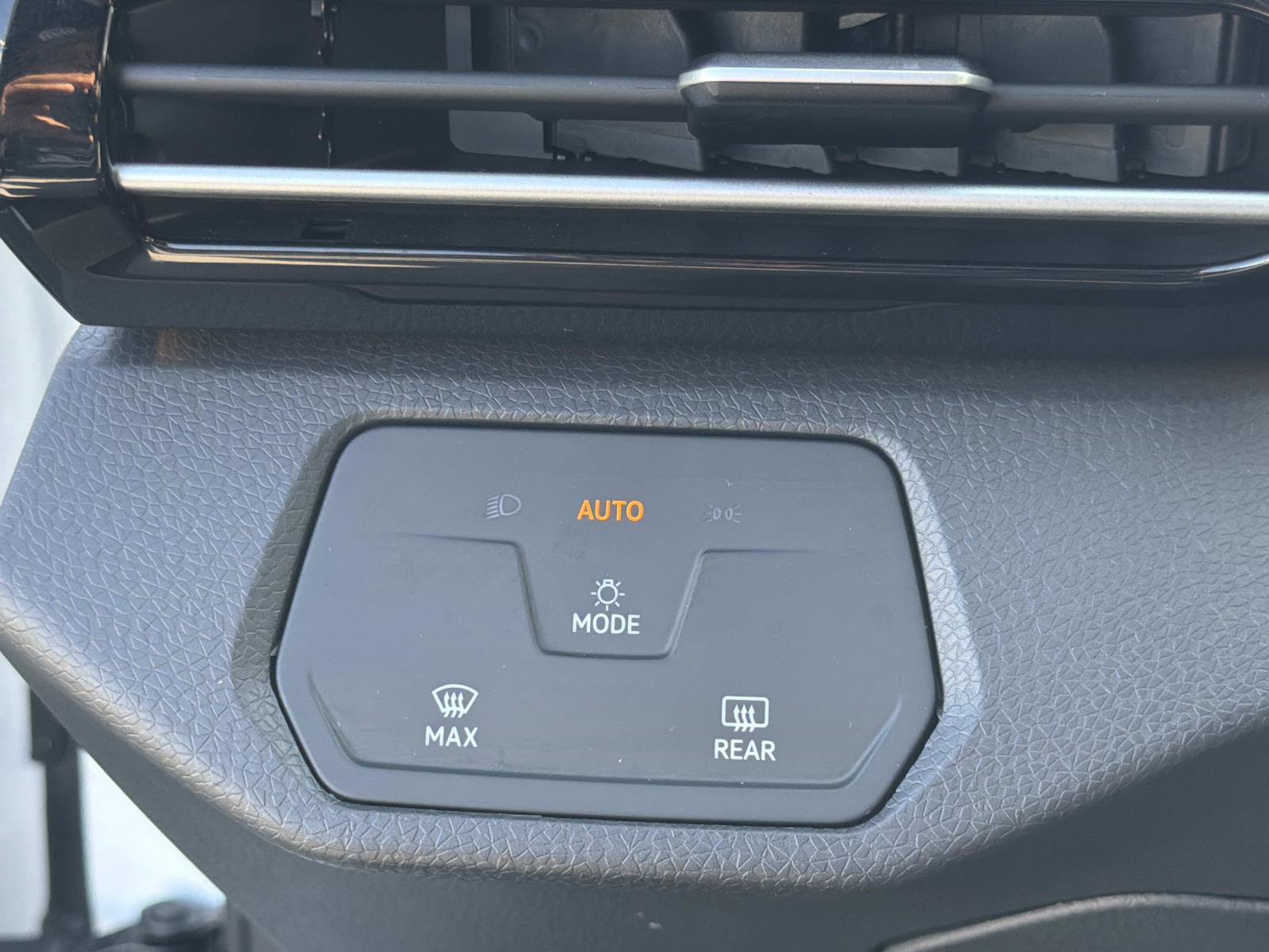 Certified 2024 Volkswagen ID.4 2WD image 27