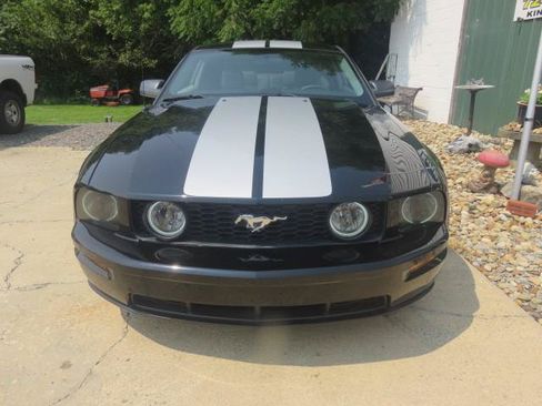 Used 2006 Ford Mustang GT RWD image 2