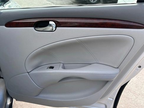 Used 2009 Buick Lucerne CXL image 23