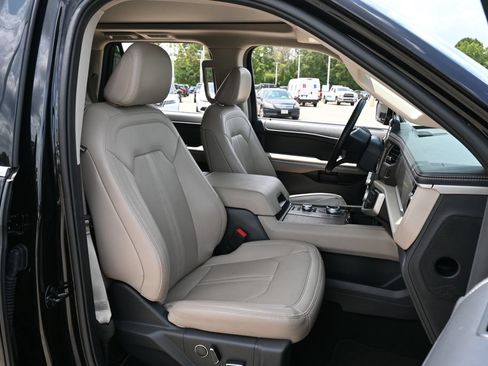 Used 2024 Ford Expedition Limited AWD/4WD image 22