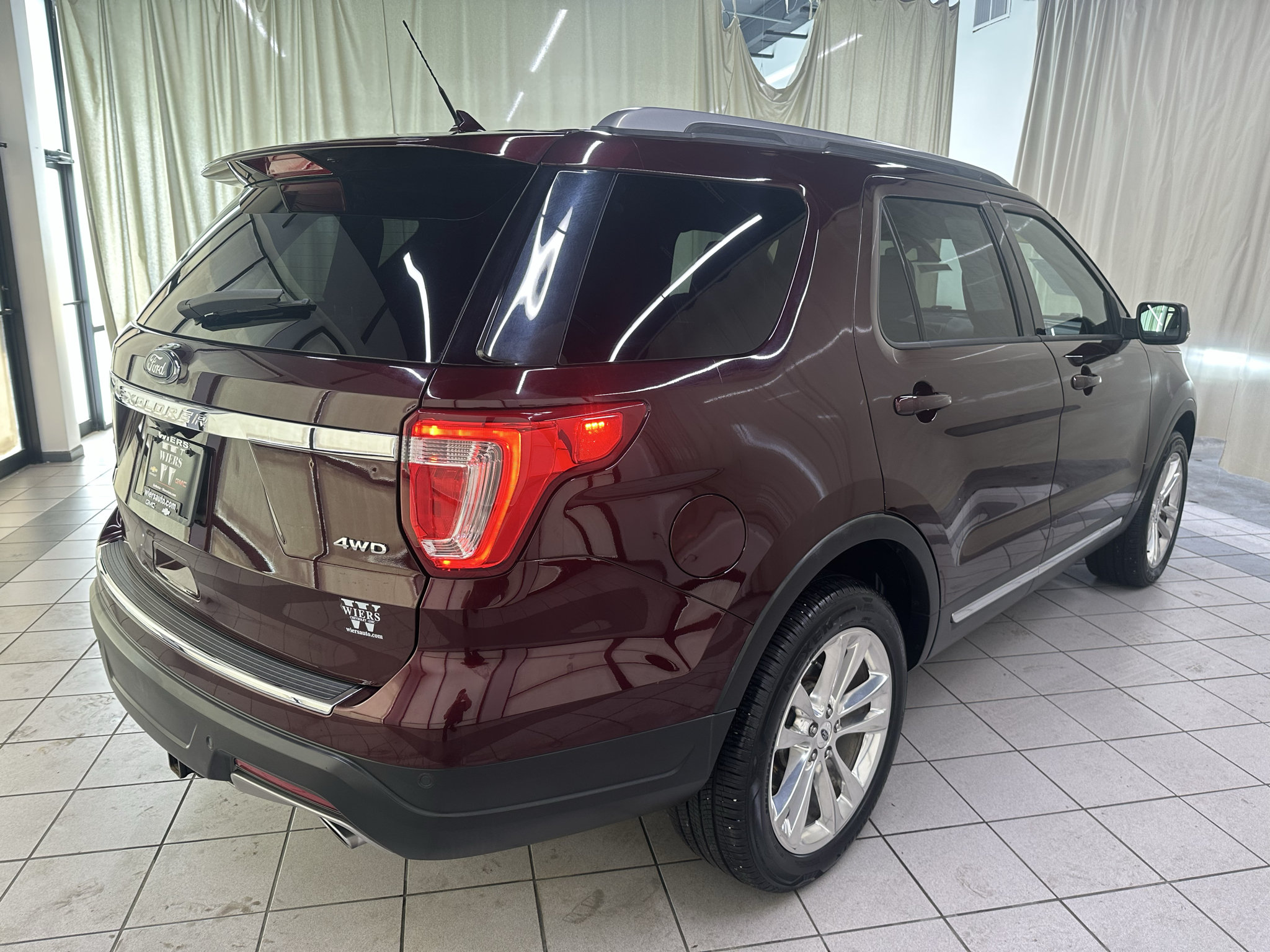 Used 2018 Ford Explorer XLT w/ Equipment Group 202A AWD/4WD image 6