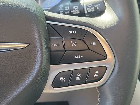 Used 2022 Chrysler Pacifica Touring-L FWD image 20