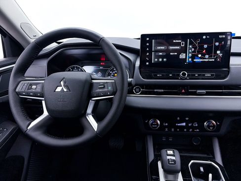 New 2026 Mitsubishi Outlander SE image 12