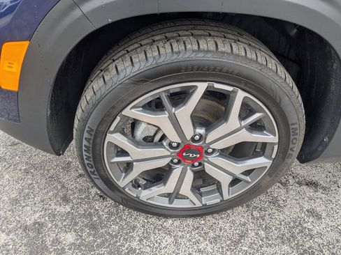 Used 2023 Kia Seltos SX image 16