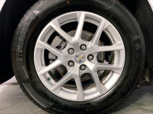 Used 2024 Chevrolet Equinox LS AWD/4WD image 9
