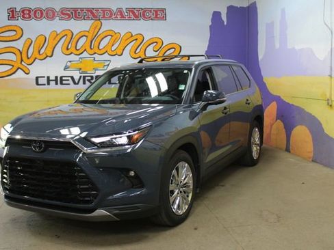 Used 2024 Toyota Grand Highlander AWD image 2