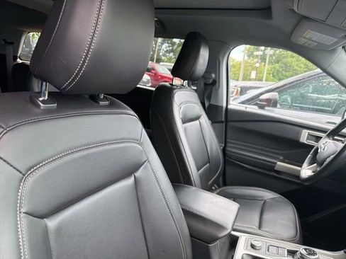 Used 2023 Ford Explorer XLT w/ Equipment Group 202A AWD/4WD image 12