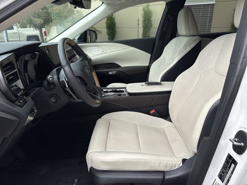 Used 2024 Lexus RX 350 AWD image 16