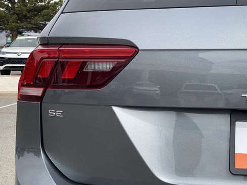 Certified 2022 Volkswagen Tiguan SE w/ Panoramic Sunroof Package image 18