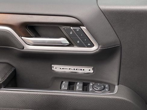 Used 2024 GMC Sierra 1500 Denali w/ Denali Reserve Package image 21