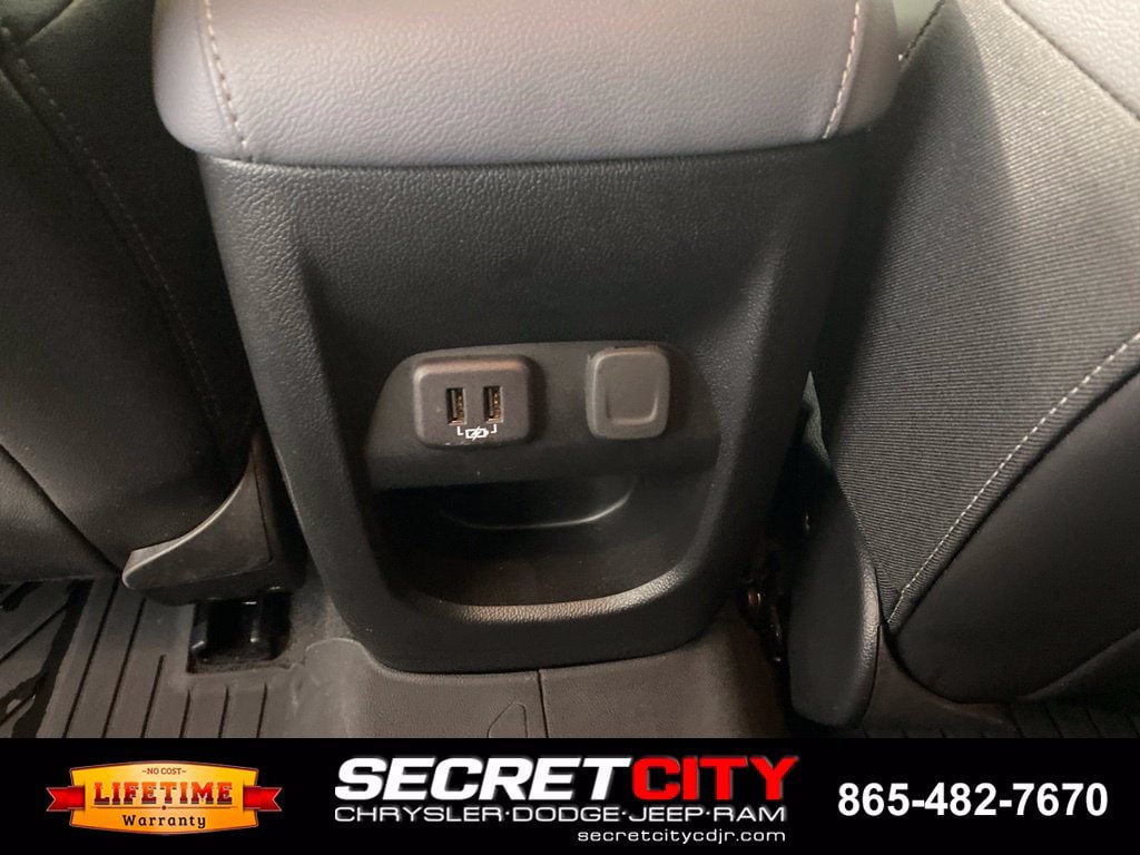 Used 2022 Chevrolet Colorado Z71 AWD/4WD image 24