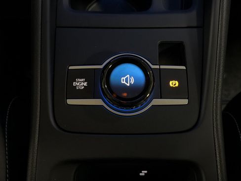 Certified 2025 Volkswagen Tiguan SE FWD image 37