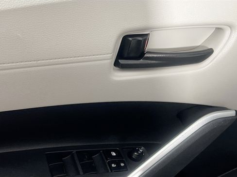 Used 2023 Toyota Corolla Cross L image 16