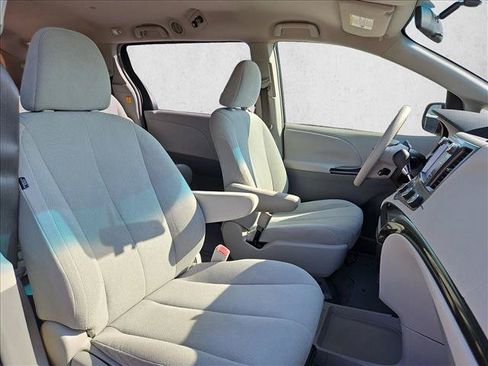 Used 2011 Toyota Sienna FWD image 21