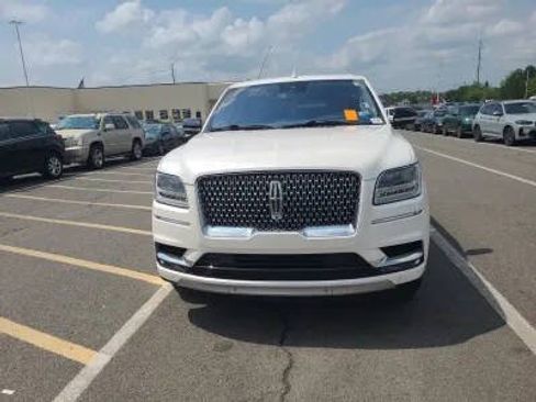 Used 2018 Lincoln Navigator Reserve w/ Technology Package AWD/4WD image 2