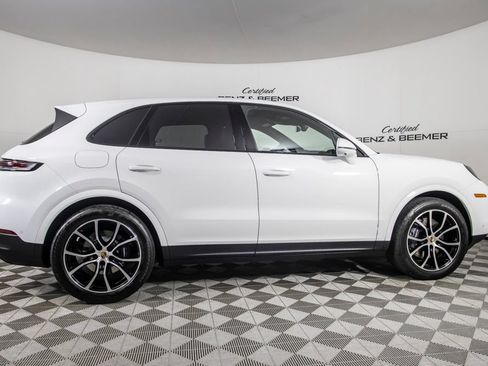 Used 2025 Porsche Cayenne AWD/4WD image 4