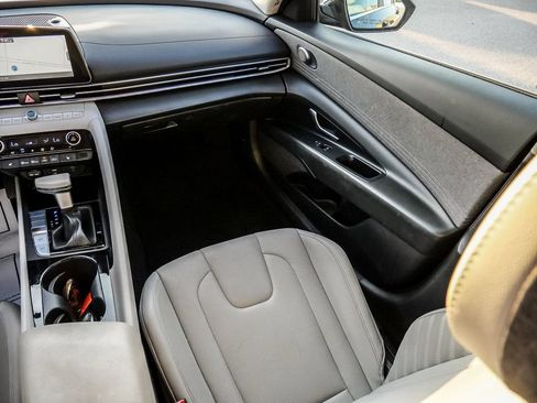 Used 2025 Hyundai Elantra Limited FWD image 29