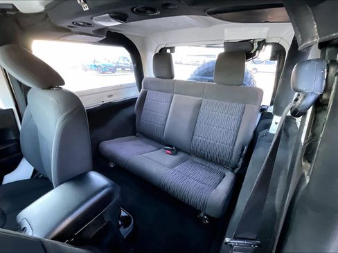 Used 2018 Jeep Wrangler Sport image 19