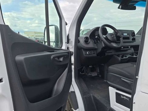 Used 2025 Mercedes-Benz Sprinter 2500 image 22