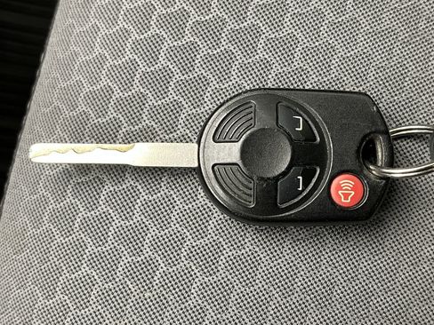 Used 2018 Ford Escape SE w/ SE Sync 3 Package image 24