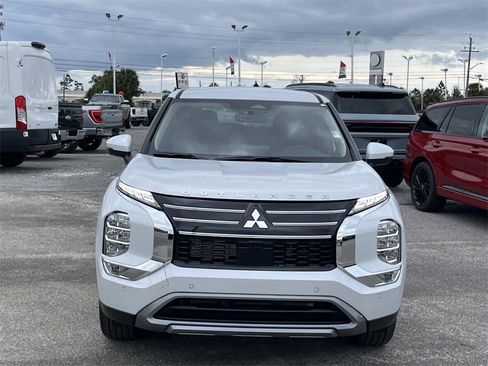 New 2026 Mitsubishi Outlander SE image 8