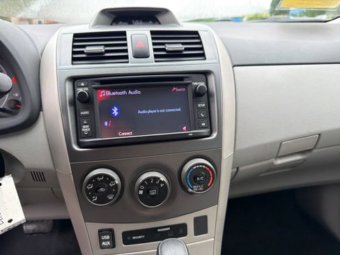 Used 2013 Toyota Corolla LE FWD image 19
