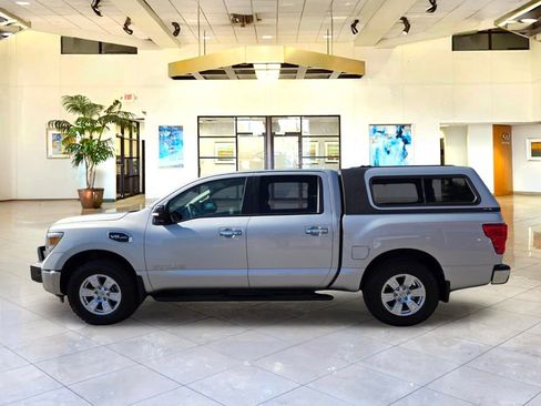 Used 2017 Nissan Titan SV AWD/4WD image 8