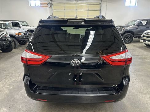 Used 2019 Toyota Sienna XLE FWD image 4