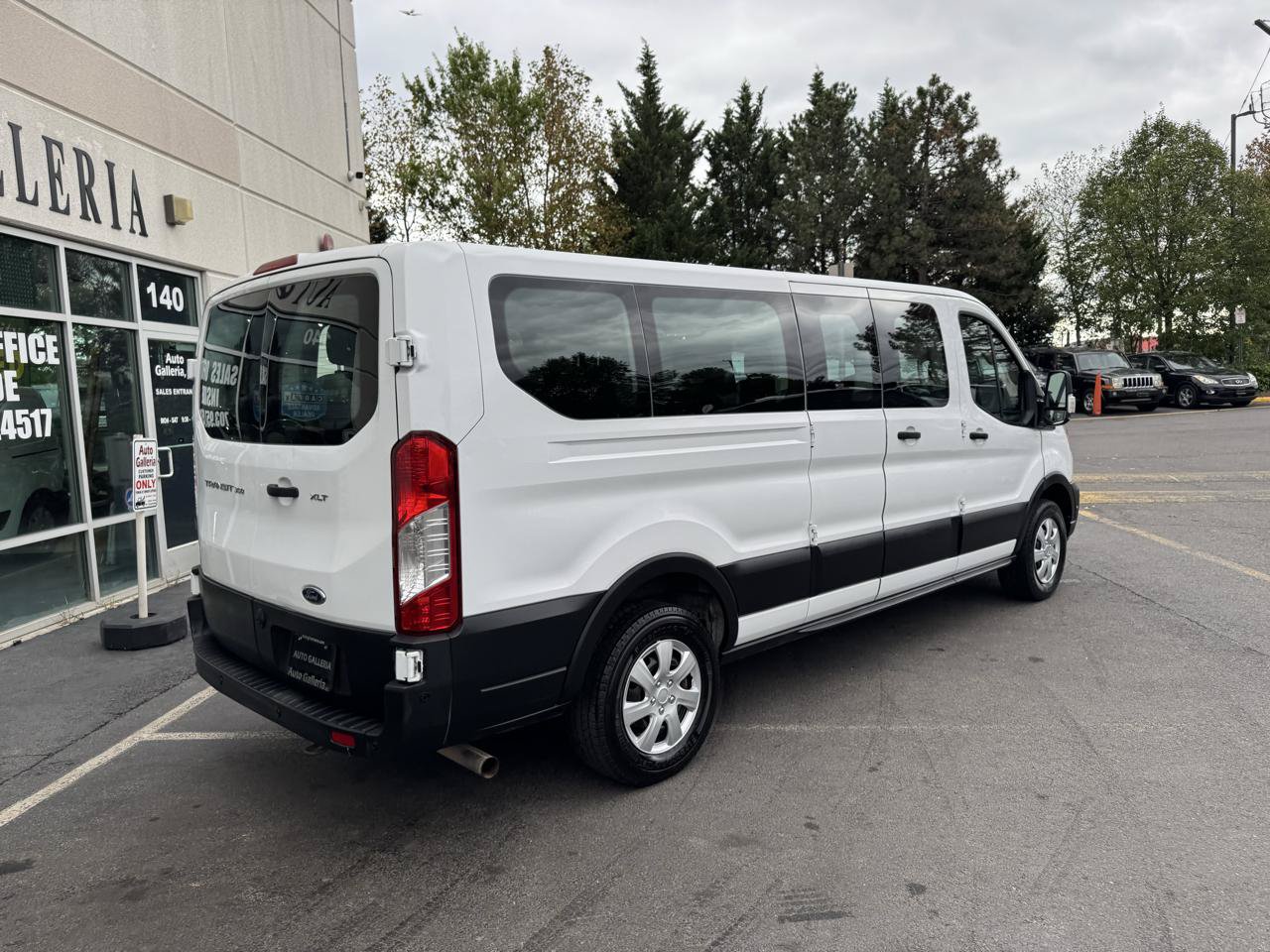 Used 2021 Ford Transit 350 XLT RWD image 4