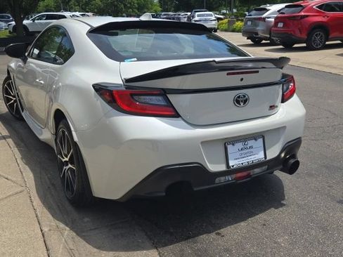 Used 2024 Toyota GR86 RWD image 5