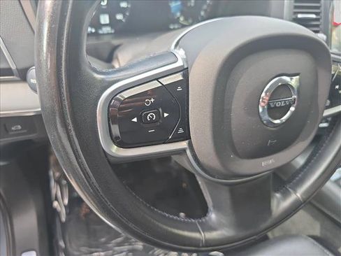 Used 2022 Volvo XC90 T5 Momentum w/ Climate Package image 17