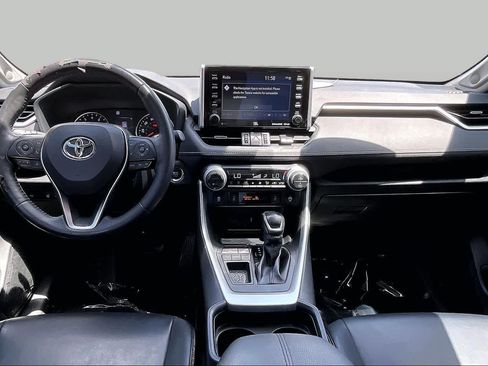 Used 2020 Toyota RAV4 XLE Premium FWD image 15