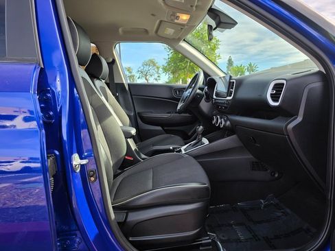 Certified 2022 Hyundai Venue Limited w/ Cargo Package image 10