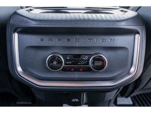 New 2025 Ford Expedition Max Platinum w/ Stealth Performance Package AWD/4WD image 25
