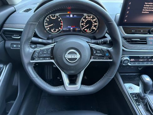 Used 2024 Nissan Altima 2.5 SL FWD image 14