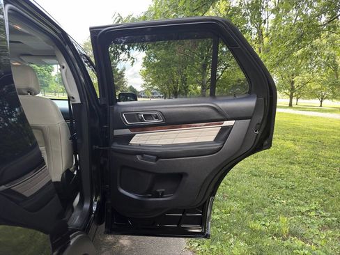 Used 2016 Ford Explorer Platinum AWD/4WD image 36
