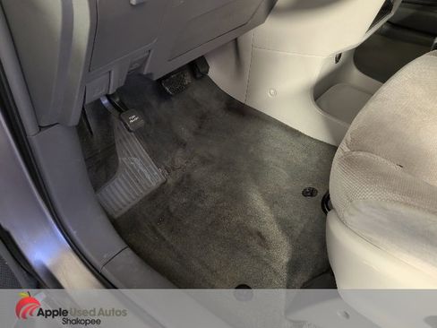 Used 2016 Toyota Sienna L image 11