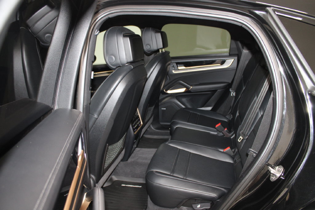 Used 2024 Porsche Cayenne Coupe AWD/4WD image 23