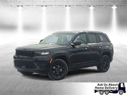 New 2025 Jeep Grand Cherokee Laredo image 1
