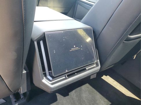 Used 2024 Tesla Cybertruck AWD Crew Cab image 12