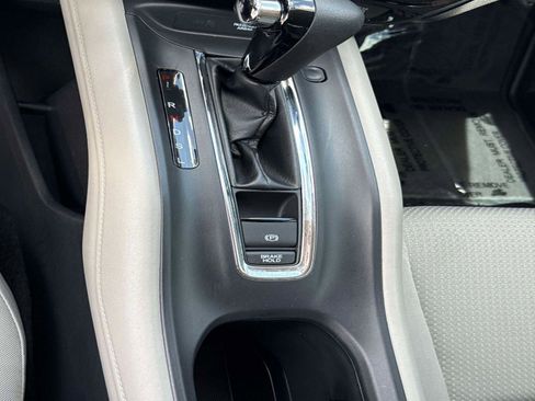 Used 2022 Honda HR-V LX image 22