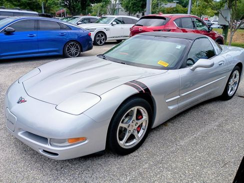 Used 2001 Chevrolet Corvette Coupe w/ Preferred Equipment Group1 RWD image 2