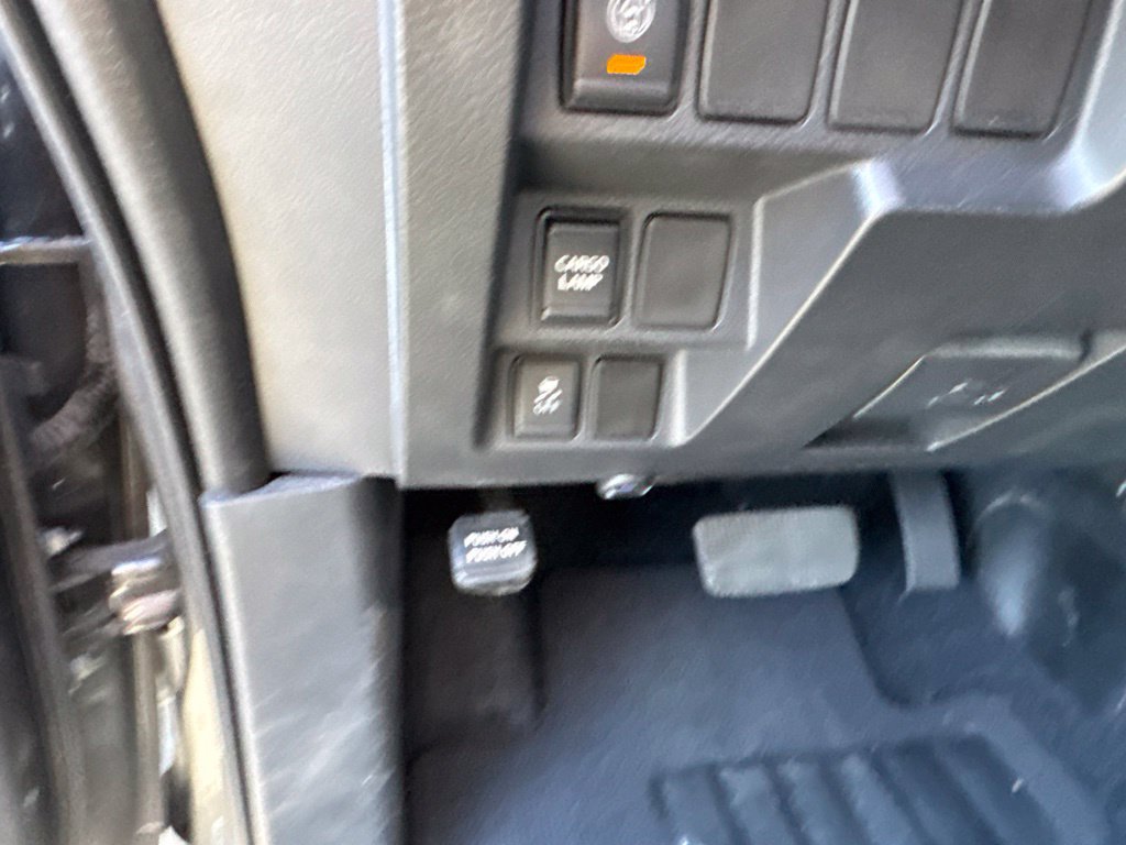 Used 2025 Nissan Frontier S RWD image 17