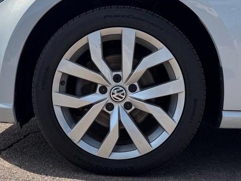 Used 2019 Volkswagen Golf SE FWD image 12