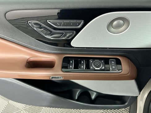 Used 2025 Lincoln Aviator Reserve w/ Luxury Package RWD image 14
