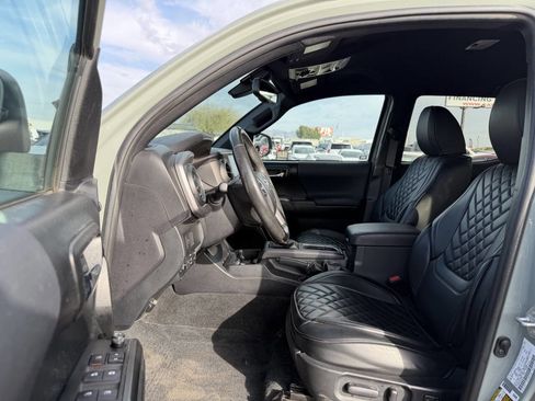 Used 2022 Toyota Tacoma 4x4 Double Cab image 17