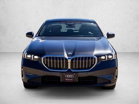 Used 2024 BMW 540i xDrive w/ Premium Package AWD/4WD image 2