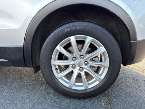 Used 2021 Cadillac XT4 Luxury w/ Cold Weather Package AWD/4WD image 37