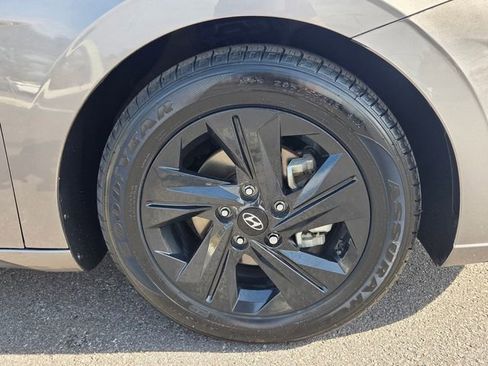 Used 2023 Hyundai Elantra SEL w/ Preferred Accessory Package image 11