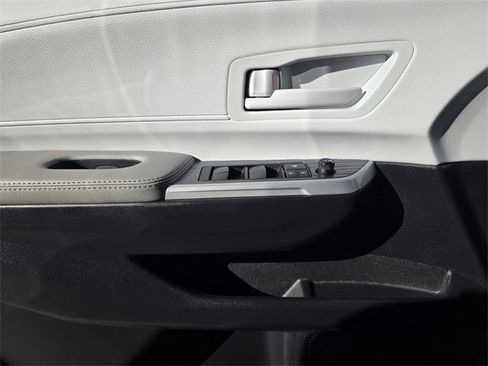 Used 2025 Toyota Sienna LE image 17